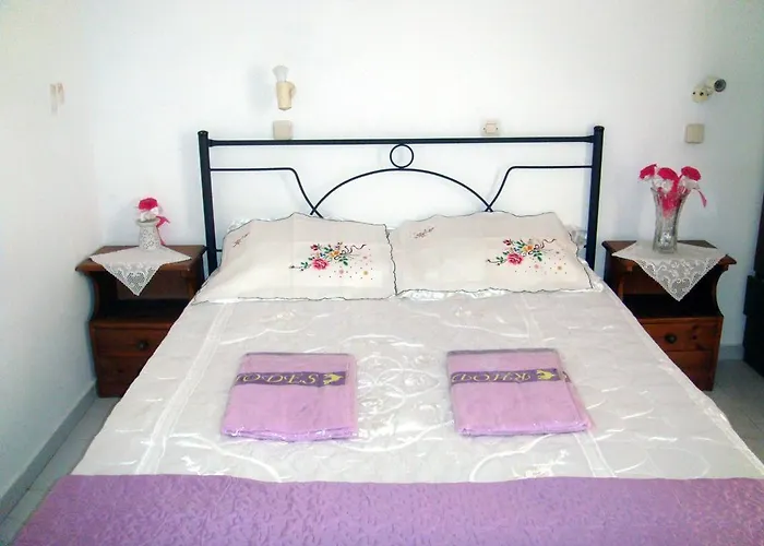 Merryland Studios & Apartments