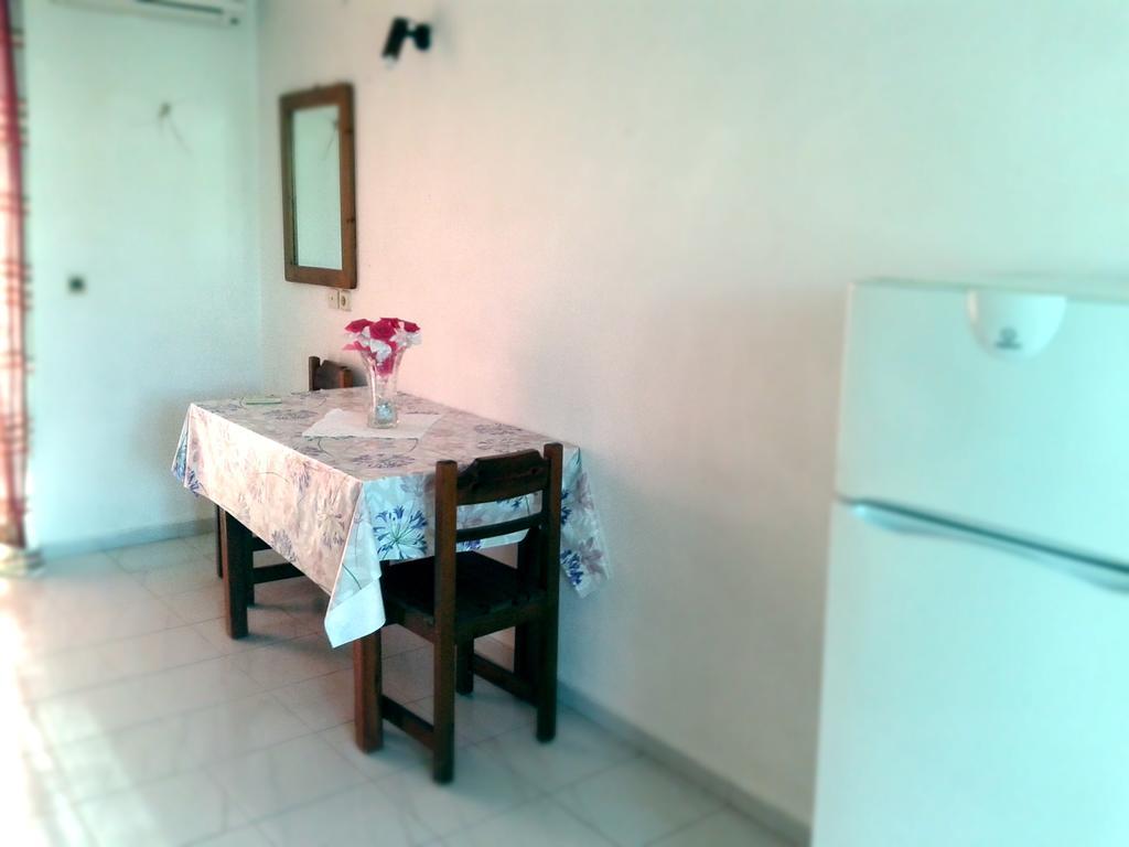 Merryland & Apartment Kremasti (Rhodes)