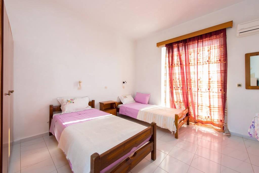Merryland & Apartment Kremasti (Rhodes)