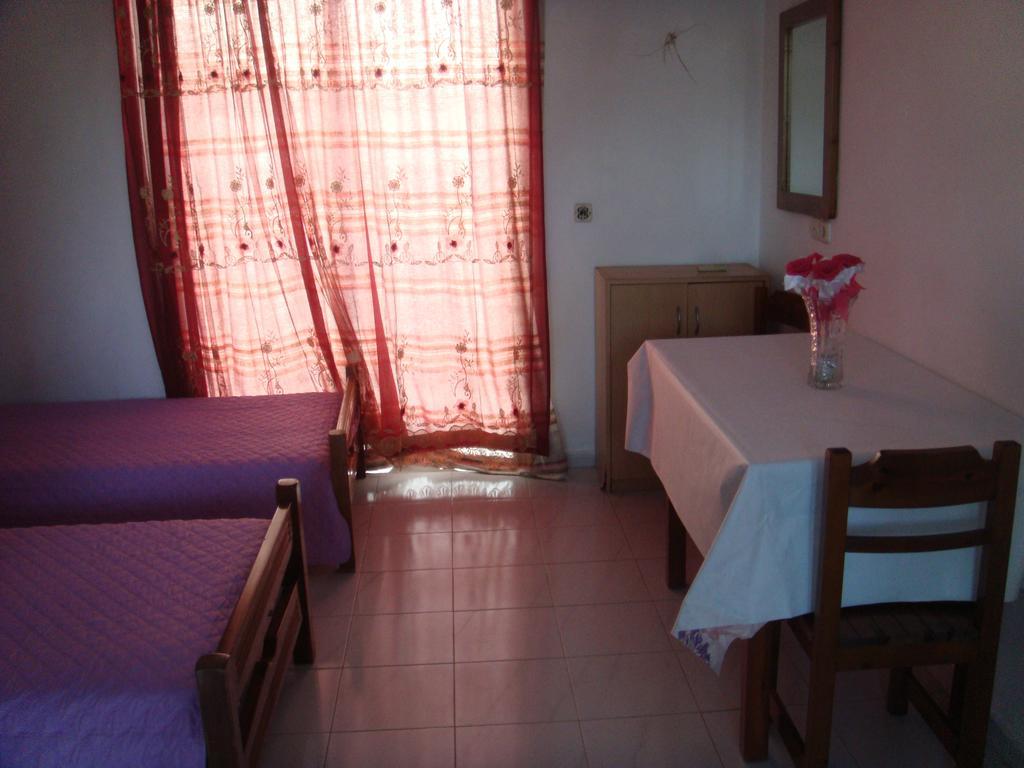 Merryland & Apartment Kremasti (Rhodes)